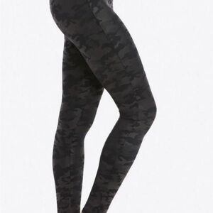 SPANX shiny Black Camo Leggings